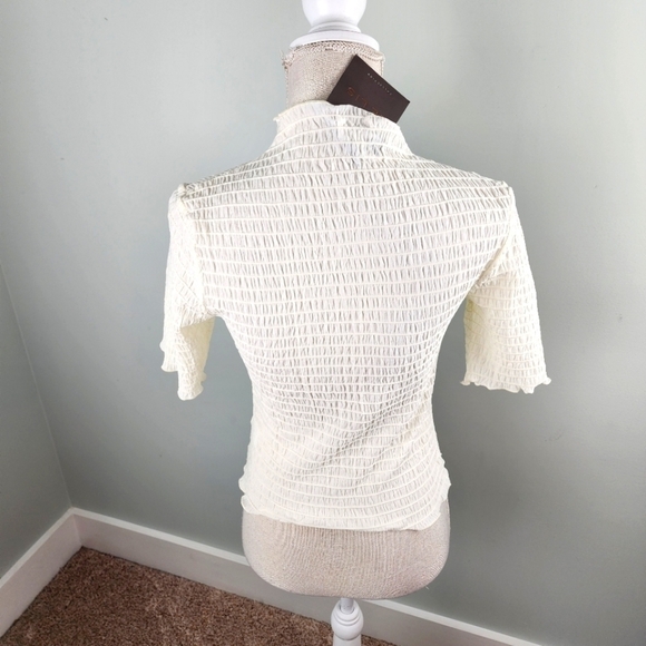 Le Lis Women’s Smocked Stretch Short Sleeve Top Off White Size Medium NWT - Picture 5 of 12
